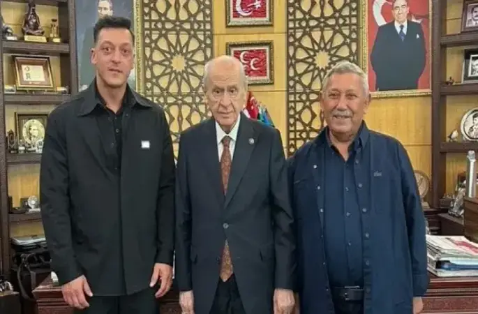 Mesut Özil, MHP Genel Başkanı Bahçeli’yi ziyaret etti