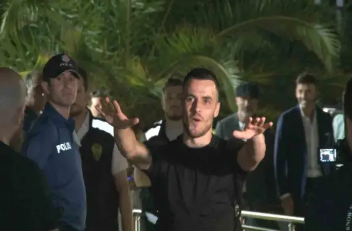 Fenerbahçe’nin yeni transferi Filip Kostic, İstanbul’a geldi