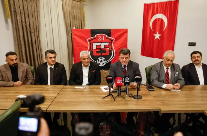 24Erzincanspor yönetimi iftarda basınla buluştu

