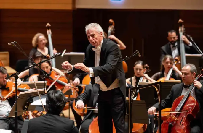 25. yıla notalarla görkemli kutlama
