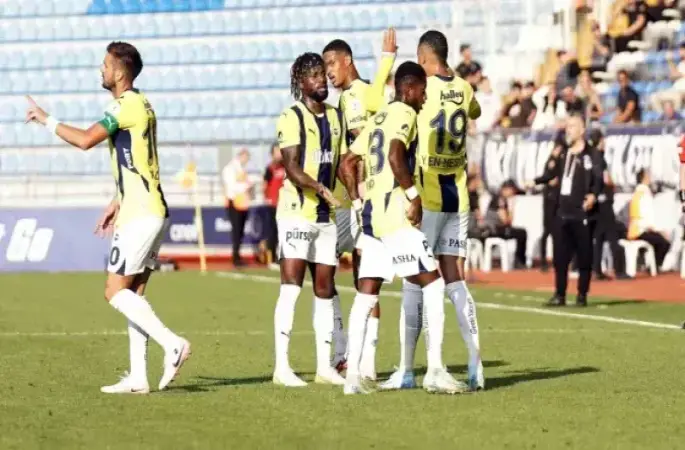 Fenerbahçe işi ilk yarıda bitirdi 