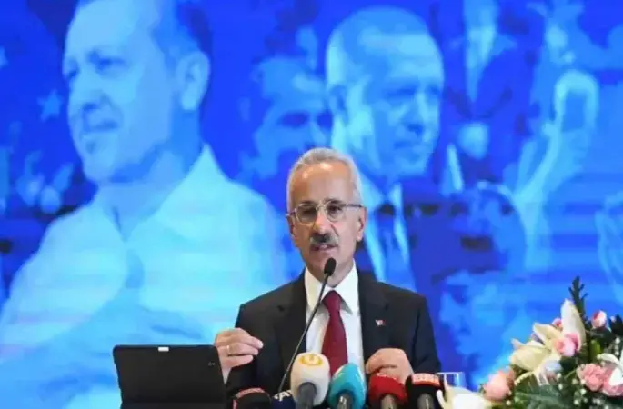 Bakan Uraloğlu: “Samsun-Sarp arasında yapılacak 510 kilometrelik hattın 300 kilometresi tünel olacak"