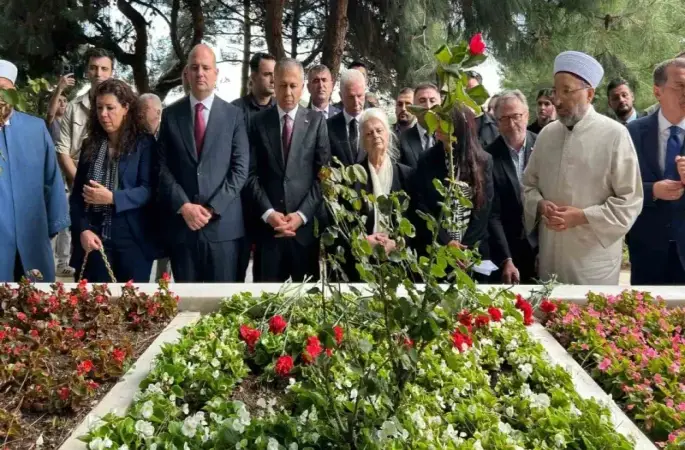 Adnan Menderes ve yol arkadaşları kabirleri başında anıldı