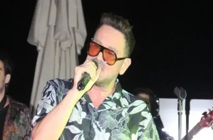 Ünlü şarkıcı Metin Arolat hayatını kaybetti