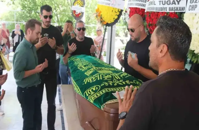 Metin Arolat’ın cenazesi İzmir’de gözyaşlarıyla uğurlandı