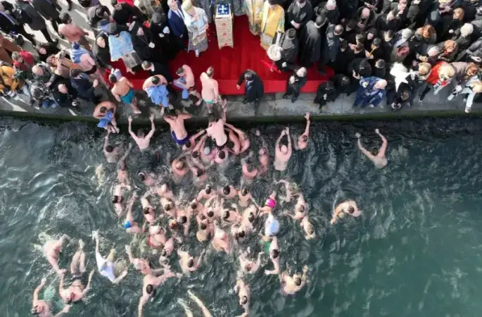 Haliç’te denizden haç çıkarma töreni yapıldı