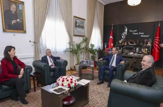 DEM Parti’nin İmralı heyeti Özgür Özel’i ziyaret etti