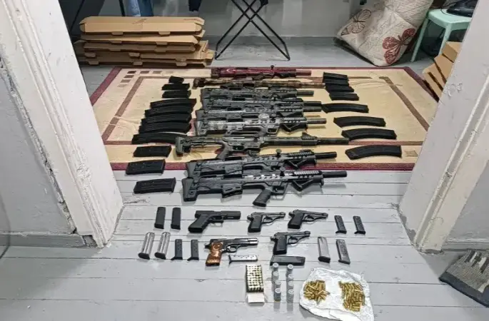 İzmir’de silah kaçakçılığı baskını: 15 gözaltı