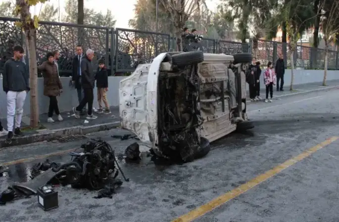 Refüje çarpıp takla attı: 4 yaralı