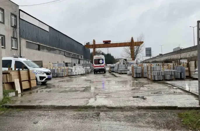 7 metre yükseklikteki vinçten düştü