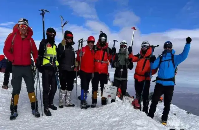 Dağcılar hayatını kaybeden Fehmi Efe için tırmandı