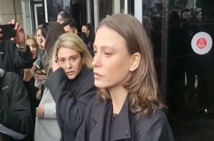 Serenay Sarıkaya: 