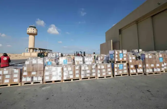 Gazze’ye ateşkesin altıncı gününde 339 insani yardım tırı girdi