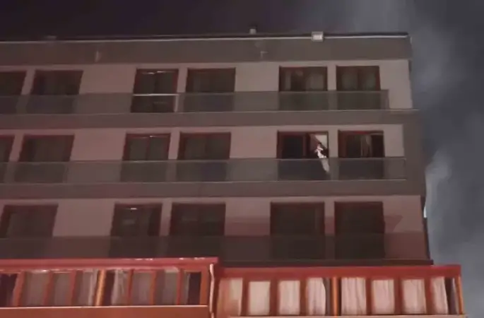 Pamukkale’de 7 katlı rezidansta yangın çıktı
