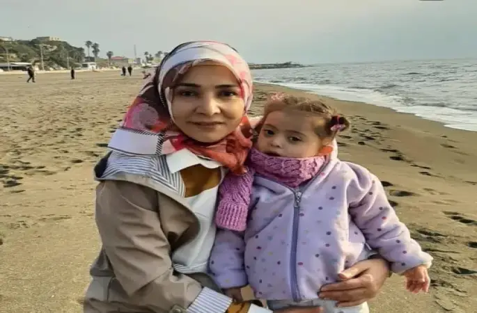 Depremde gelini ve 3 torununu kaybeden Atrak Kaleş: "1 yıllık bina 3 saniyede çöker mi?"