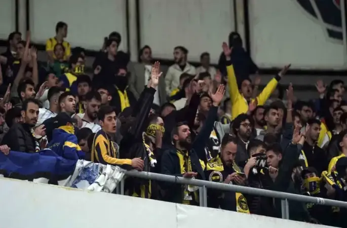 Fenerbahçe taraftarından istifa çağrısı