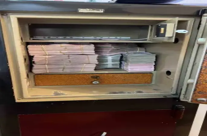 İBB operasyonunun 2. dalgasında para kasaları deşifre edildi