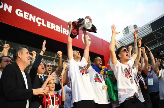 Süper Lig’e yükselen Gençlerbirliği, kupasını aldı
