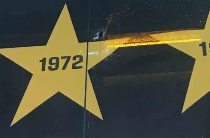 Galatasaray otobüsüne taşlı saldırı