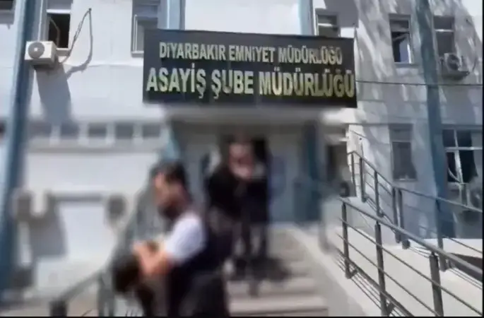 Polisi "beybi", müşterileri "koli" şifresiyle belirleyen fuhuş şebekesine "Pandora Operasyonu"nda 6 tutuklama