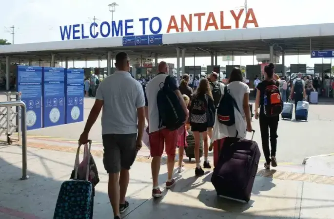 Antalya Havalimanı bayramda rekor kırdı