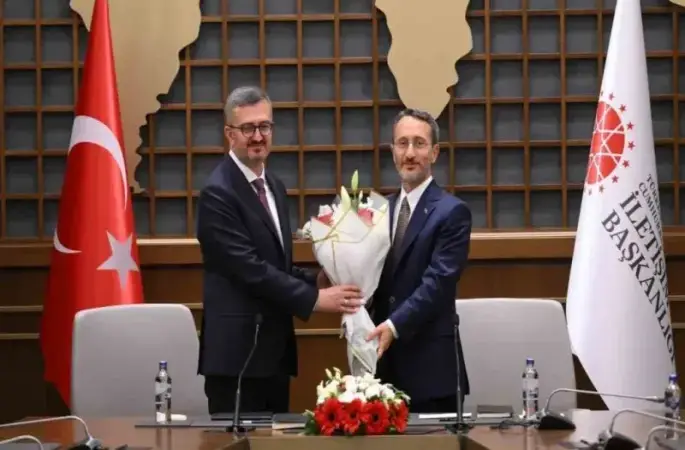 İletişim Başkanlığı’nda devir teslim: Fahrettin Altun görevini Burhanettin Duran’a devretti