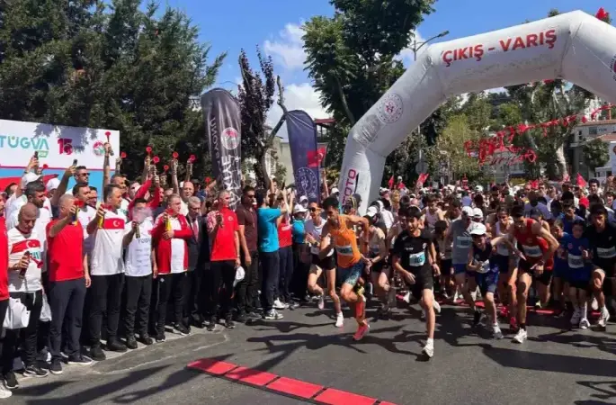 15 Temmuz şehitlerini anmak için Çengelköy 5. Vatan Koşusu’nda koştular