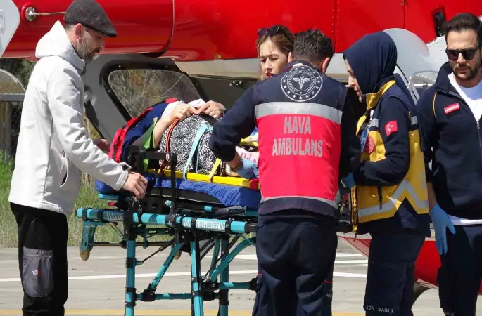 5 metre yükseklikten düşen kadının imdadına ambulans helikopter yetişti

