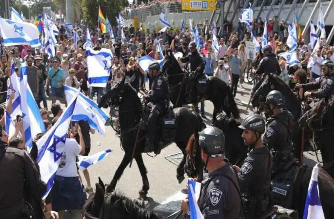 İsrail yargı reformunu protesto ediyor