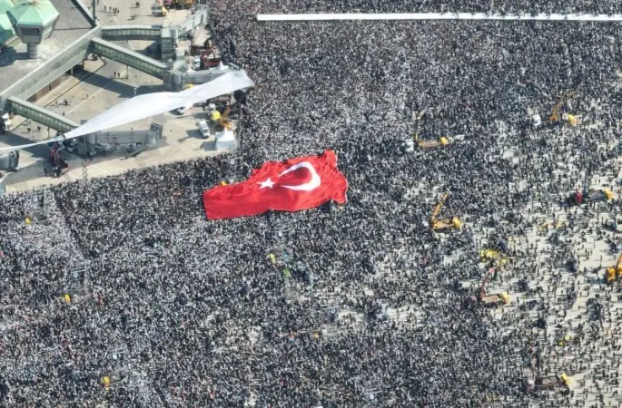 İstanbul'da toplantı ve gösteri yürüyüşleri yapılacak alanlar açıklandı