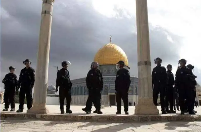 İsrail polisinden Mescid-i Aksa'ya saldırı