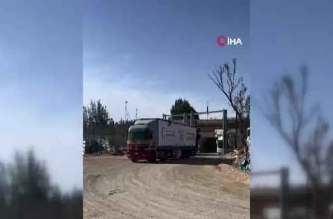 Gazze Şeridi'ne yakıt ve insani yardım girişi başladı