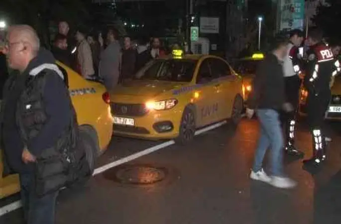 Taksicilerden Filistin'e destek konvoyu