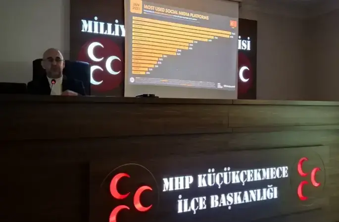 MHP İstanbul Küçükçekmece'de, sosyal medyanın güvenli kullanımını ele aldı