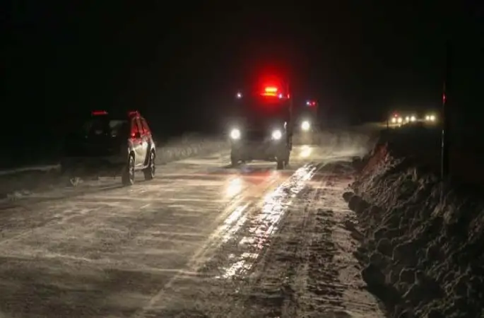 Van’ın Çatak-Pervari kara yoluna çığ düştü