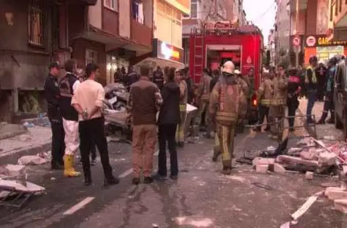 Küçükçekmece’de patlamanın yaşandığı sokak trafiğe açıldı