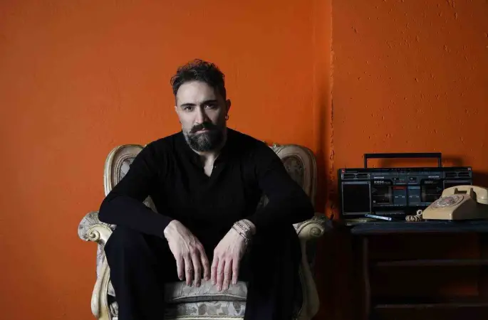 Abay’dan klasik bir esere modern dokunuş: ‘Eşkıya Dünyaya Hükümdar Olmaz’
