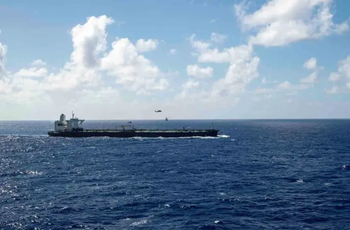 ABD, Hint Okyanusu’nda yaptırım uygulanan bir petrol tankerine el koydu
