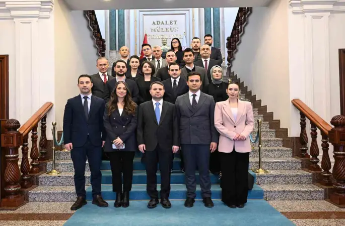 Adalet Bakanı Gürlek, gazetecilerle bayramlaştı
