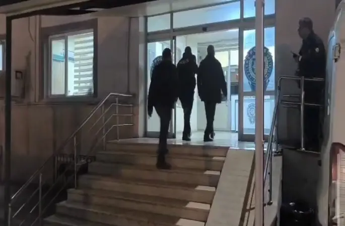 Adana’da kesinleşmiş hapis cezasıyla aranan 3 hükümlü yakalandı

