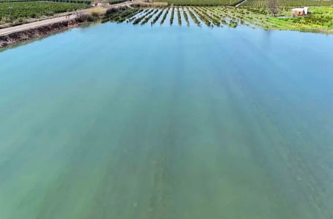 Adana’da sel suları tarım arazilerini sular altında bıraktı
