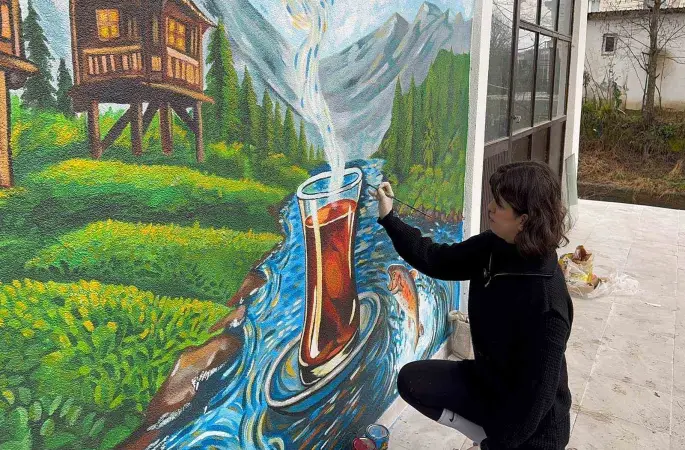 Adana’dan öğrenim için geldiği Rize’yi renklendiriyor
