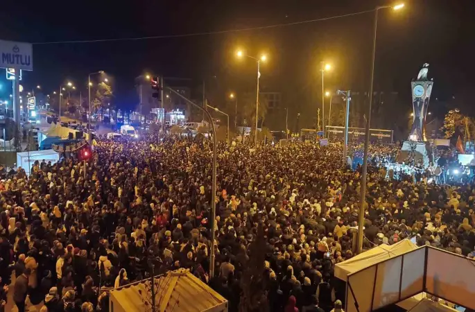 Adıyaman’da binlerce kişi deprem şehitlerini andı
