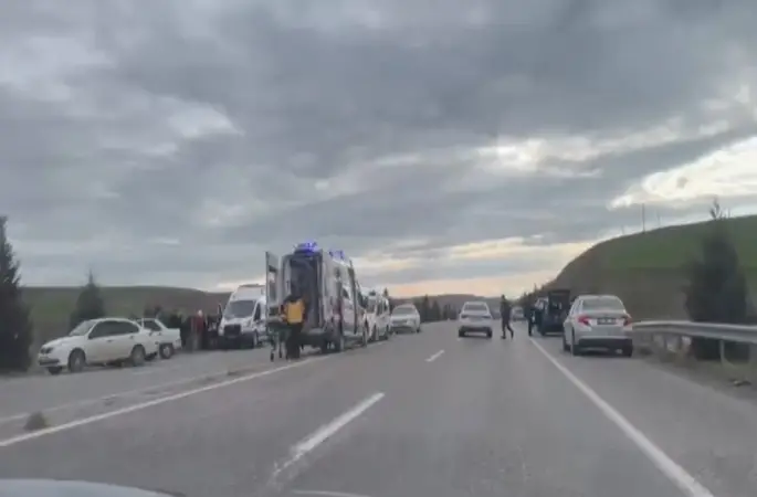 Adıyaman’da hafif ticari araç otomobille çarpıştı: 5 yaralı
