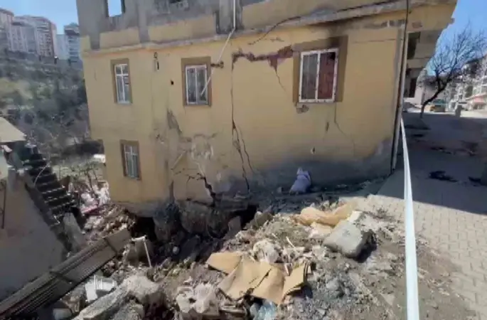 Adıyaman’da heyelan nedeniyle iki ev hasar gördü
