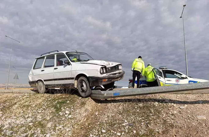 Adıyaman’da otomobil ile kamyon çarpıştı: 1 yaralı
