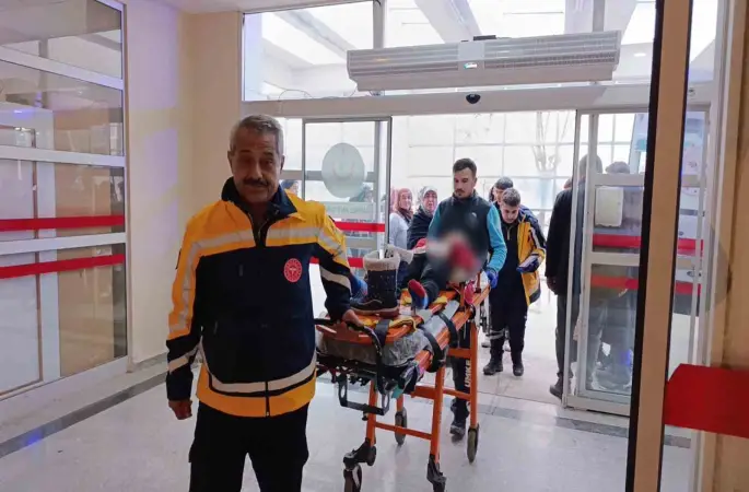 Adıyaman’da otomobil şarampole devrildi: 5 yaralı
