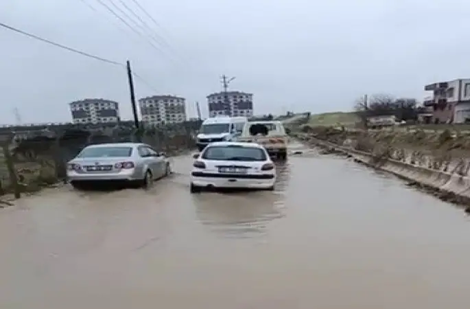 Adıyaman’da yol göle döndü

