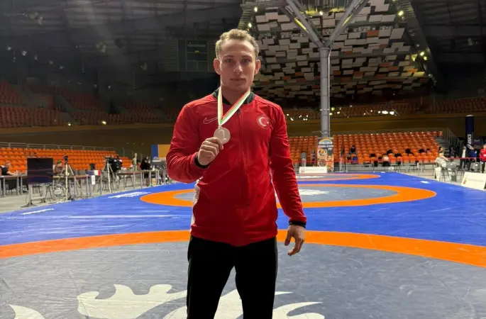 ADÜ’lü güreşçi uluslararası turnuvada gümüş madalya kazandı
