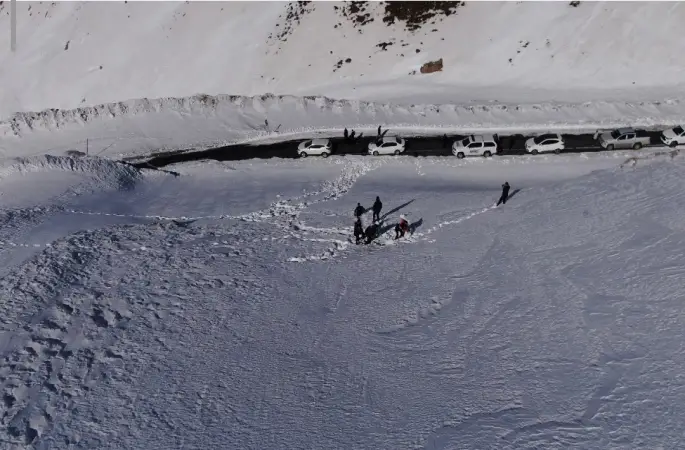 AFAD, Bahçesaray yolunda çığ incelemesi yaptı
